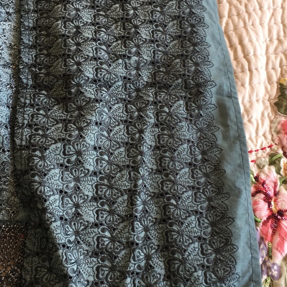 New embroidery scarf with fringes - Picture 3 of 7